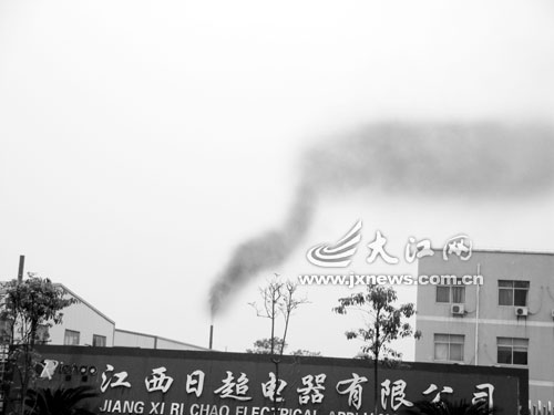 員工稱工業(yè)園上空沒有幾天是空氣清新的