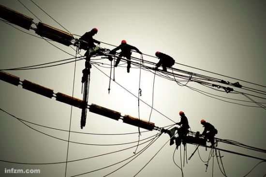 在供需兩端的擠壓共振下，今夏或遭遇最嚴(yán)重電荒。CFP/圖