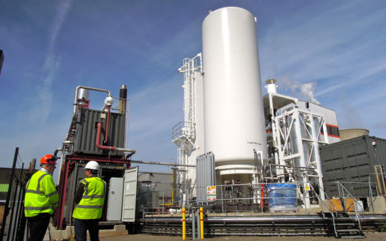 盡管被很多工程師視作一種破壞性的技術(shù)，但實際上液化空氣的用途還遠(yuǎn)不止于此。降溫至-196攝氏度的低溫液化空氣可以被視作一種儲能機制，這種思想將有可能顛覆我們對現(xiàn)有活塞式發(fā)動機和儲能計劃形式的認(rèn)識 