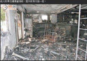 7月29日消息，香港一名男子使用三星電子GALAXY S4，他一邊充電一邊玩游戲，忽然手機爆炸，他嚇一跳，將手機丟在沙發(fā)上，沒想到手機噴火，火勢迅速蔓延，最后整個屋子都被燒毀。