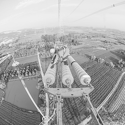 首條同塔雙回路特高壓交流輸電工程全線(xiàn)貫通