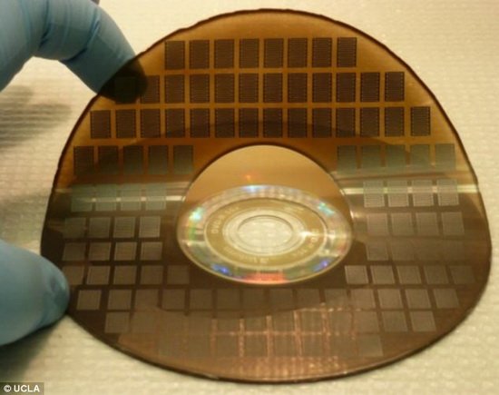 美國(guó)研制新型超級(jí)電池 幾秒鐘內(nèi)完成手機(jī)充電