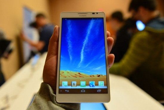 手機(jī)續(xù)航太爛？太陽(yáng)能電池或成最佳方案